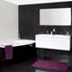 En purpurfrgad orkid i badrummet
